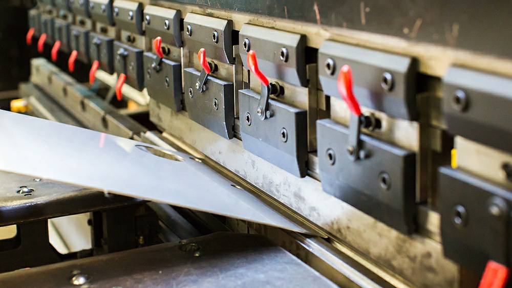 制作钣金加工项目都有哪些基础设备？-苏州德宇食品科技研发有限公司